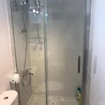 Modern 3bdr, A/c, Wifi & Parking アパート