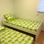 アパート Modern 3bdr, A/c, Wifi & Parking *