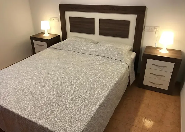 Modern 3bdr, A/c, Wifi & Parking