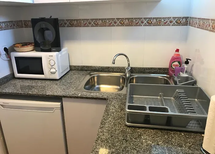 Modern 3bdr, A/c, Wifi & Parking *