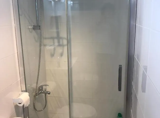 Modern 3bdr, A/c, Wifi & Parking 아파트