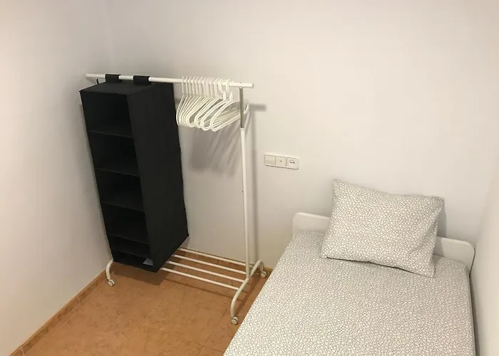 Modern 3bdr, A/c, Wifi & Parking *