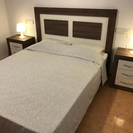Modern 3bdr, A/c, Wifi & Parking