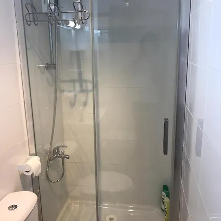 Modern 3bdr, A/c, Wifi & Parking Apartment