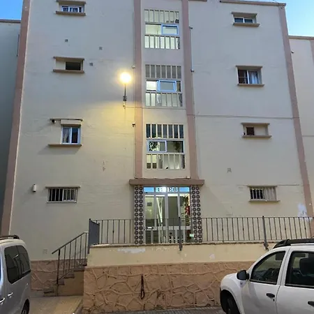 Modern 3bdr, A/c, Wifi & Parking Apartment